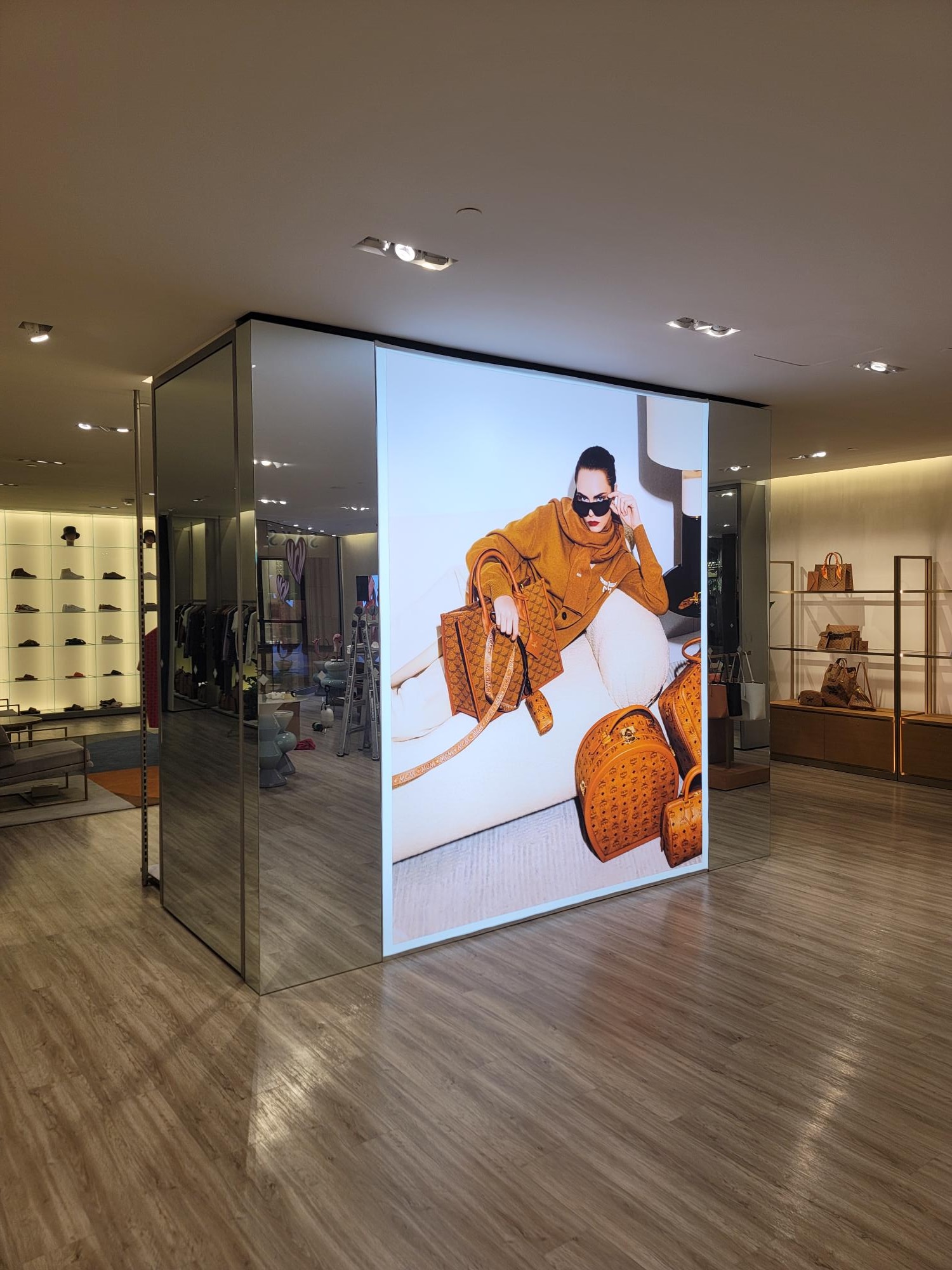 MCM LED campaign display